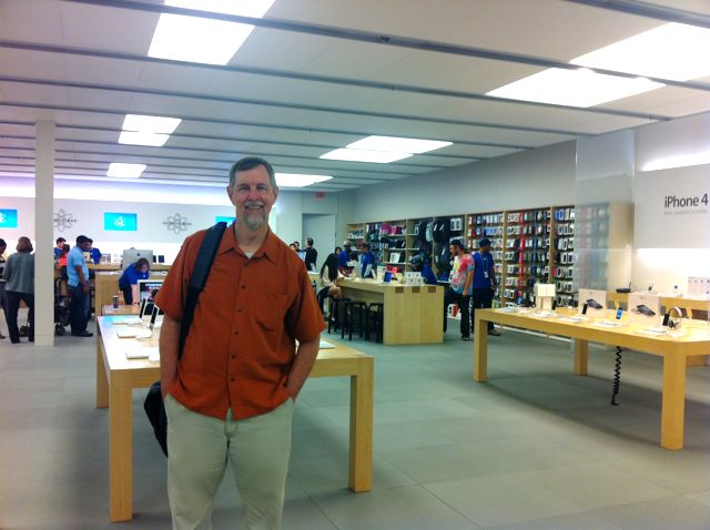 The Apple Store's Biggest Fan is Dead at 67 - RIP Gary Allen