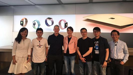 Tim Cook's China Visit Includes Discussion With Developers, Didi Chuxing Taxi Ride