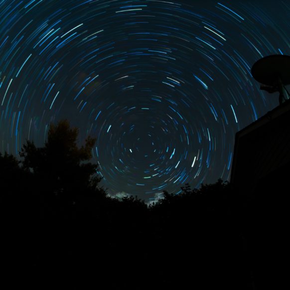 Wallpaper Weekends: Night Sky Time-Lapse for Mac, iPad, iPhone, and Apple Watch