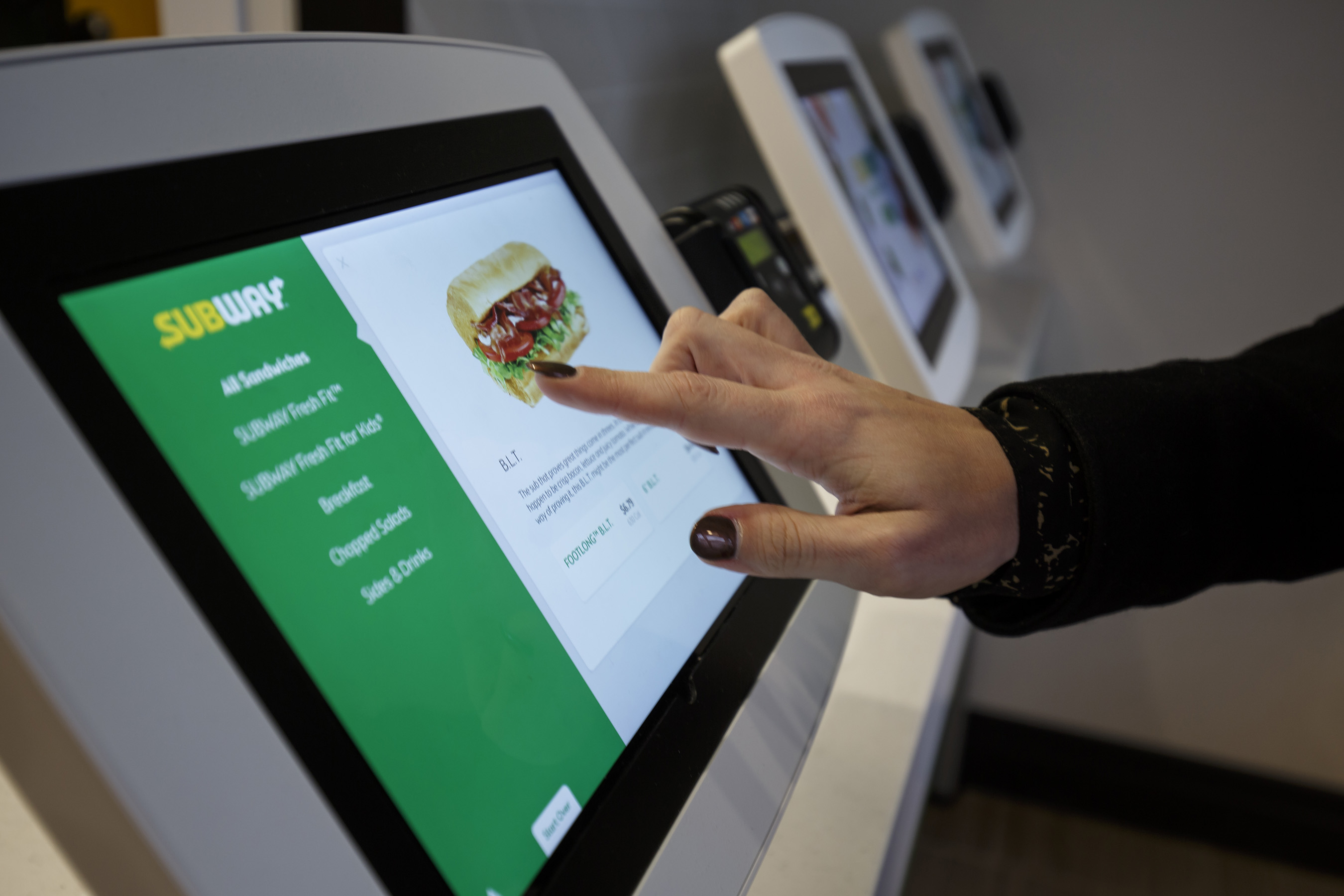 Subway Testing Self-Ordering Kiosks With Apple Pay as Payment Option