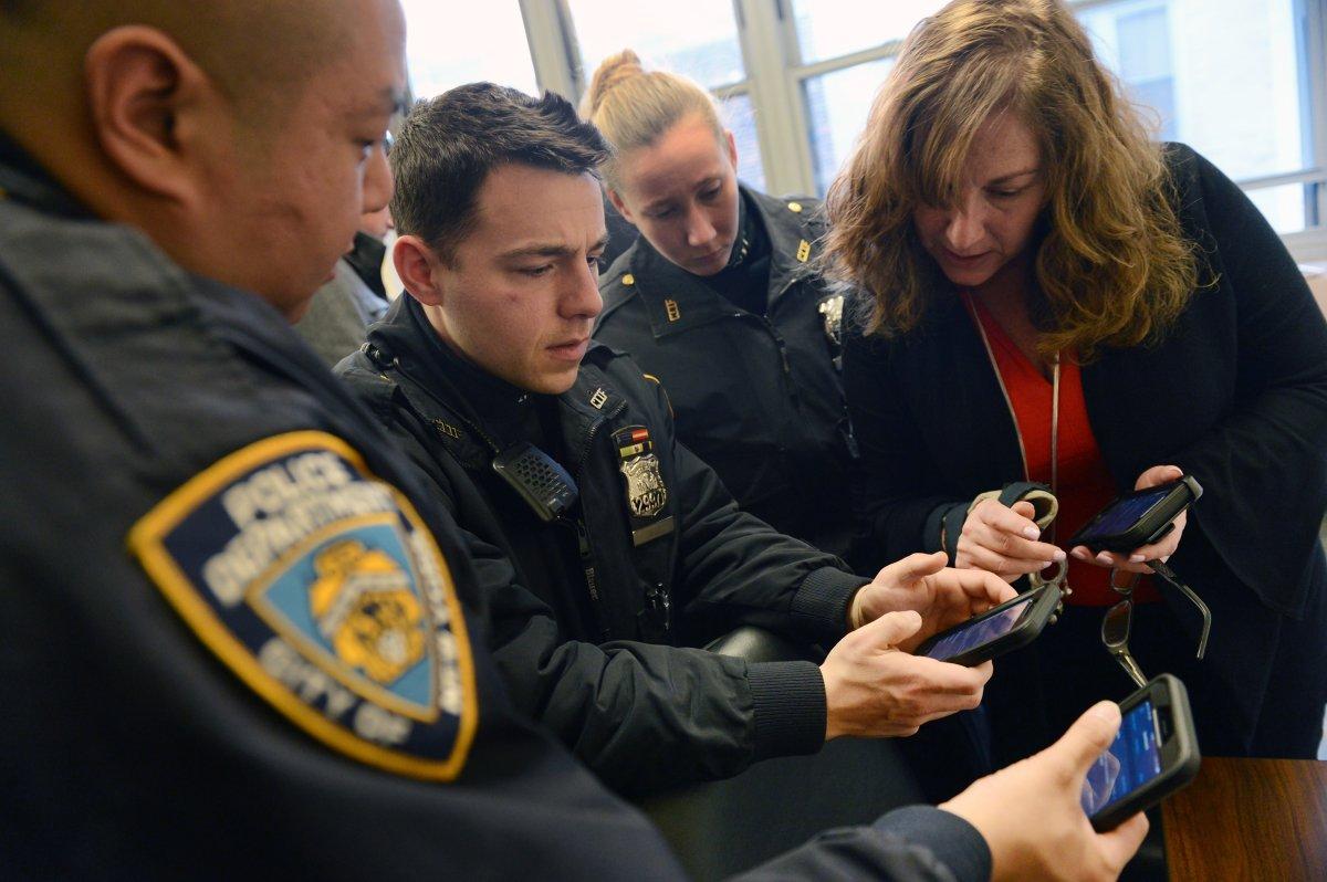 NYPD Begins Rolling Out 36,000 iPhones to Manhattan Officers