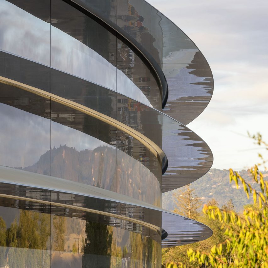 Employees Keep Walking Into Glass Walls at New Apple Park HQ - Three 911 Calls So Far 