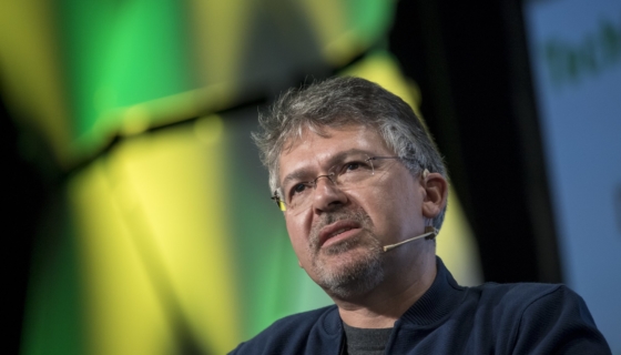 Apple Lures Google's Chief of Search and Artificial Intelligence Into the Apple Fold