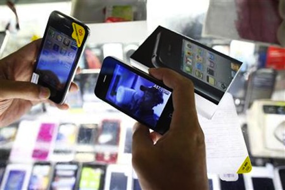 14 People Charged by DoJ in $6M Counterfeit iPhone and iPad Scheme