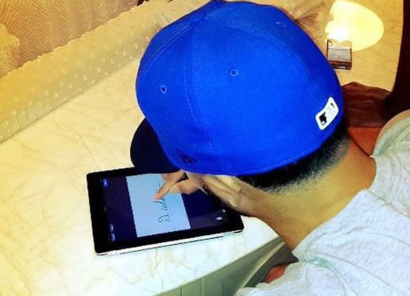 Deron Williams Signs $98 Million NBA Contract With Brooklyn Nets… On an iPad