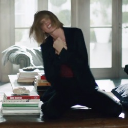 New Taylor Swift Apple Music Ad Hits Twitter – ‘Dance Like No One’s Watching’