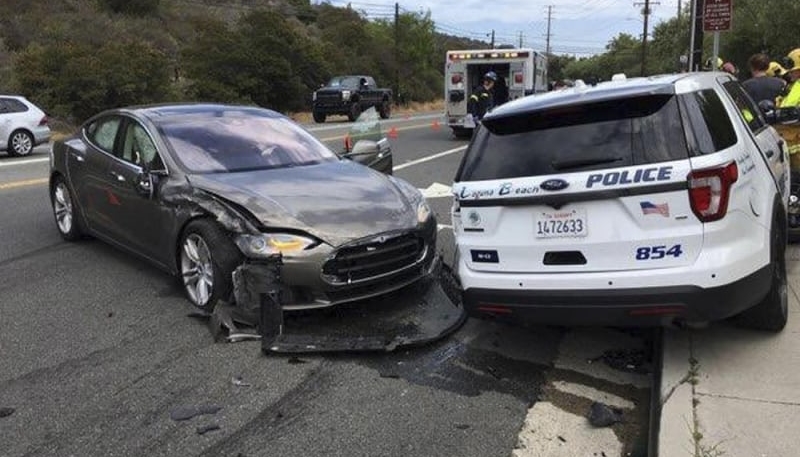 Tesla in Autopilot Mode Hit a Parked Cop Car in California