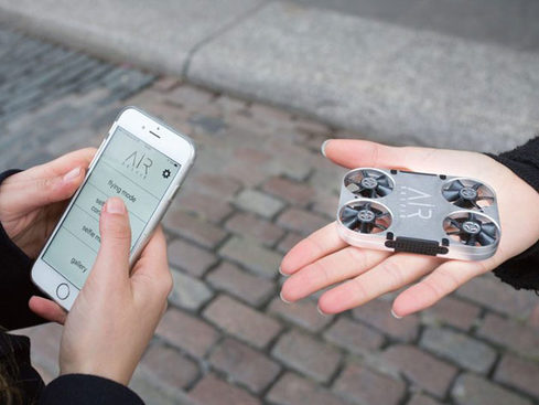 MacTrast Deals: AirSelfie2 Drone – The Phone-Controlled, Pocket-Sized Selfie Drone