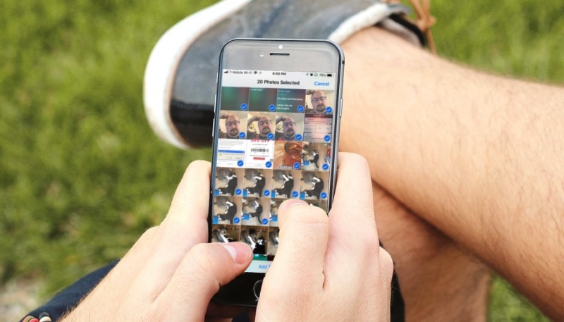 How To Quickly Select Multiple Photos on Your iPhone or iPad Without All That Tapping