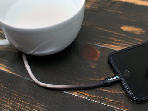 MacTrast Deals: Thermal Color Changing MFi-Certified Lightning Cable