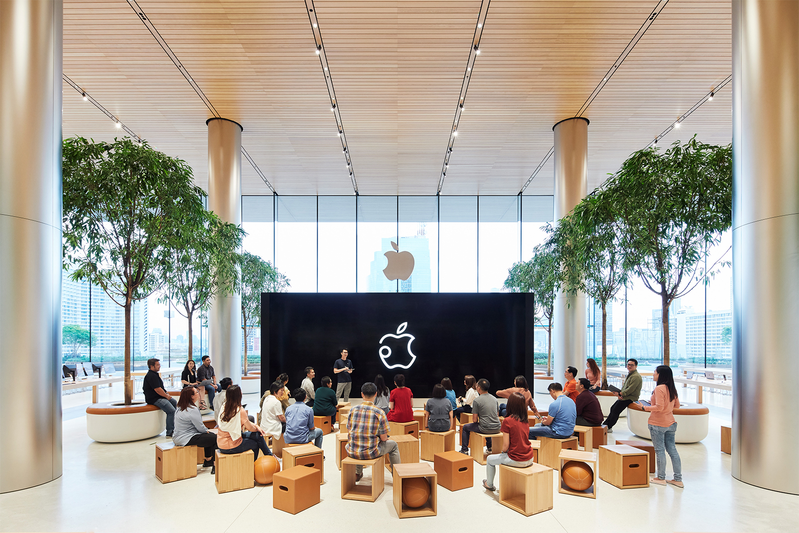 Apple Offers a Preview of Their First Thailand Store Ahead of Saturday's Grand Opening