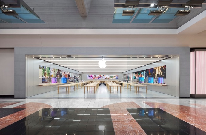 Apple Expects to Re-Open ‘Many More’ Retail Stores in May