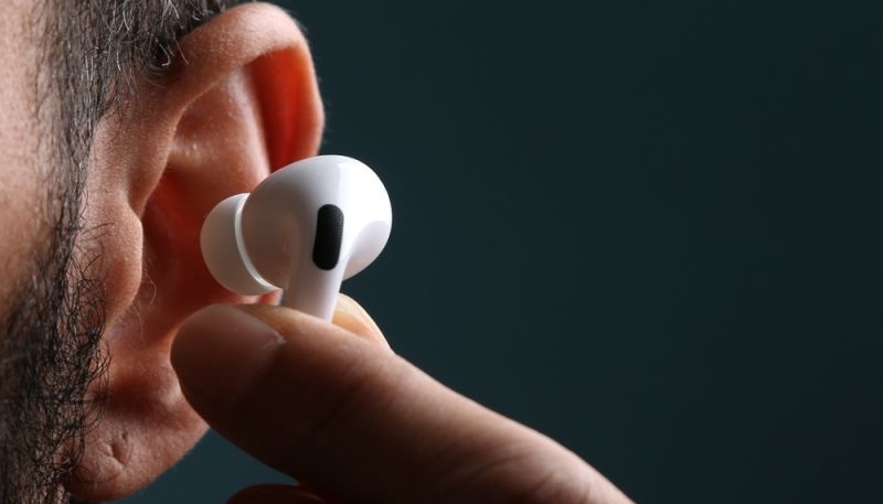 Third iOS 16.1 Beta Brings Adaptive Transparency Feature to 1st-Gen AirPods