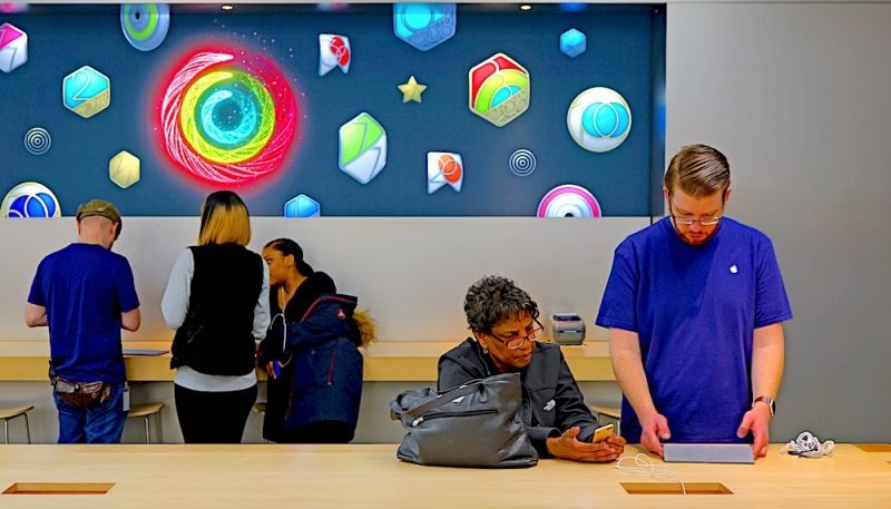 Apple Slowing Down on Hiring to Fill ‘Genius’ Roles at Retail Stores