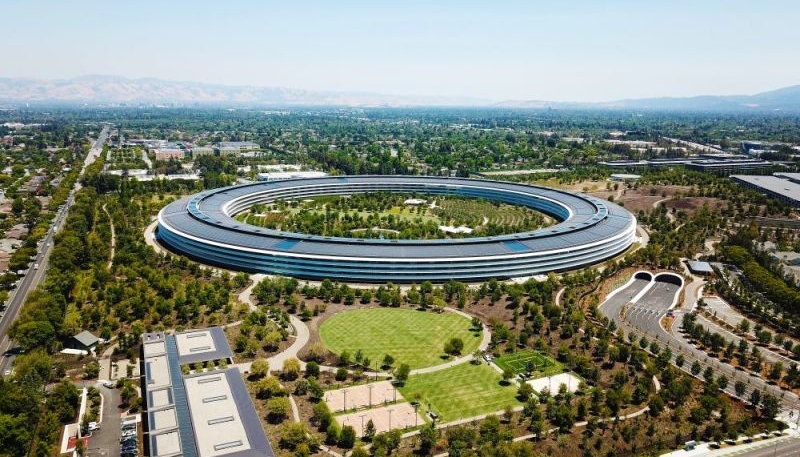 Apple Offers Its Employees Paid Time Off for Vaccine Appointments