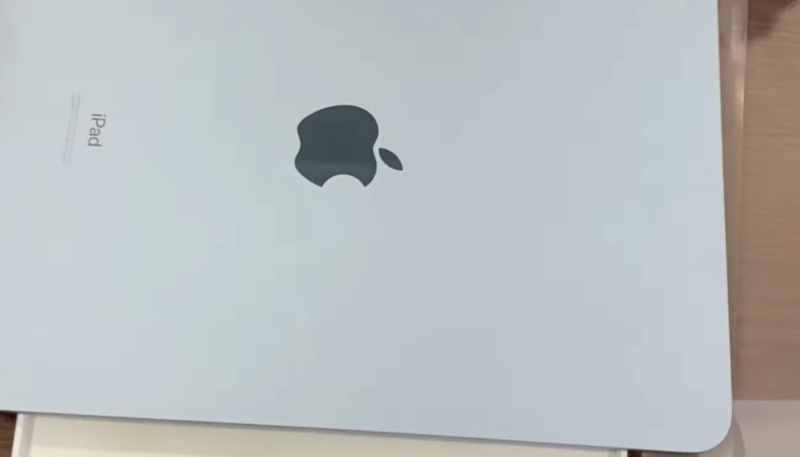 First iPad Air 4 Unboxing Video Gives a Better Look at New Device