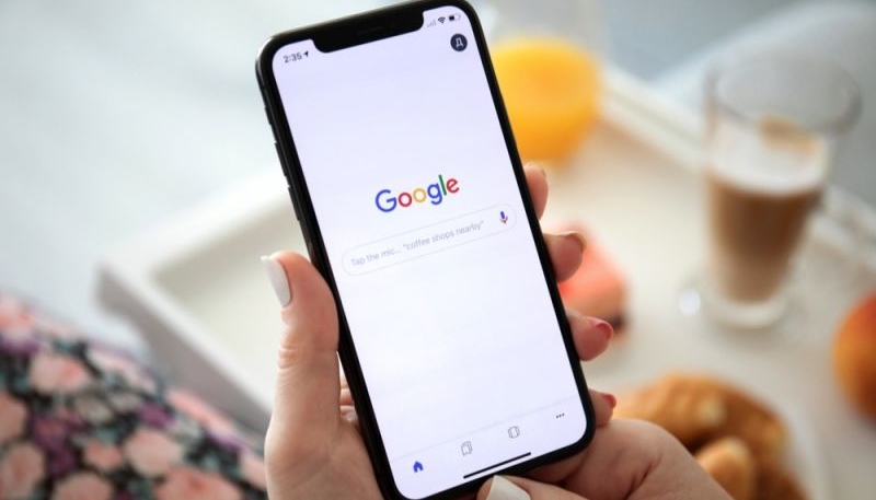 Class Action Lawsuit Alleges That Google Pays Apple to Keep It Out of the Search Engine Business