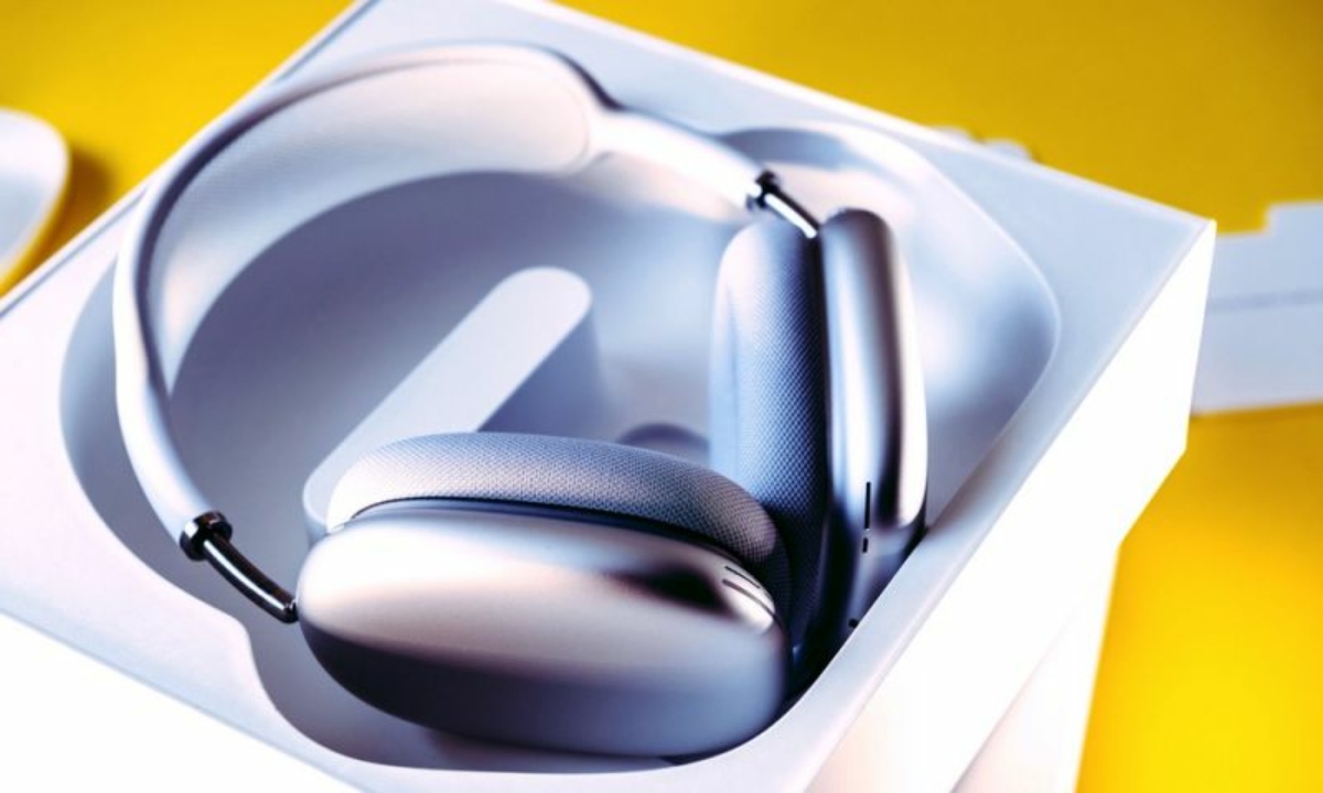 Apple Releases New Firmware For AirPods Max With Lightning Port