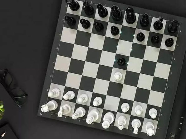 MacTrast Deals: Square Off Pro: World’s First Rollable Tournament e-Chessboard
