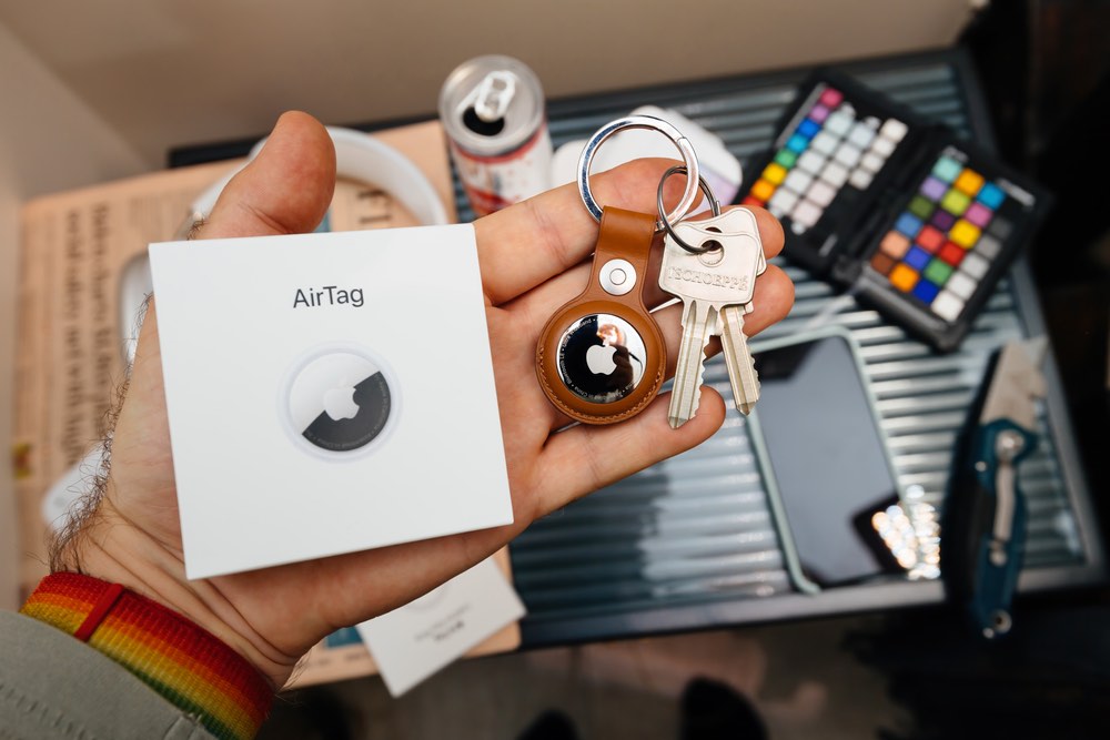 How to Use Apple AirTags with Android Phones - Pros and Cons