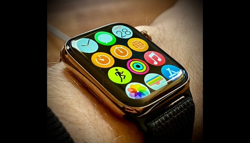Apple Watch Rumors: watchOS 10 Said to Feature Revamped Home Screen Layout With Folders