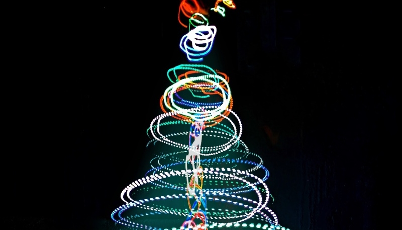 Wallpaper Weekends: Holiday Wallpapers 2023 for iPhone and iPad