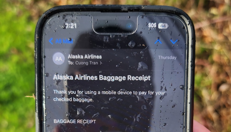 How The Heck Did That iPhone That Fell 16,000 Feet From an Alaska Airlines Flight Survive?