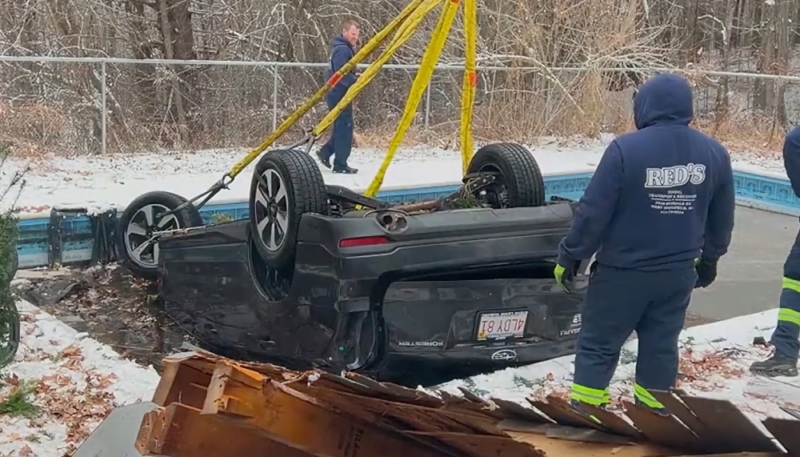 Apple Watch Credited With Saving Man’s Life After His Car Crashed Upside Down Into a Pool