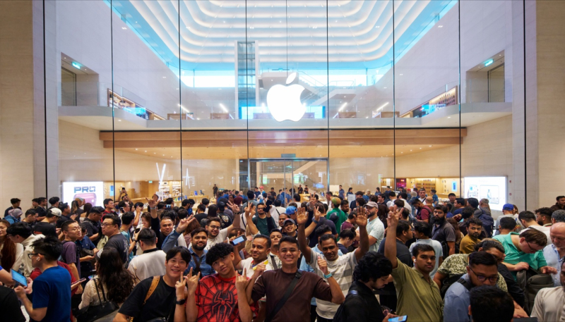 Today Is the Day: iPhone 18 Pro, Apple Watch Series 12, Apple Watch Ultra 4, and AirPods 5 Now Available in Apple Stores Around the Globe