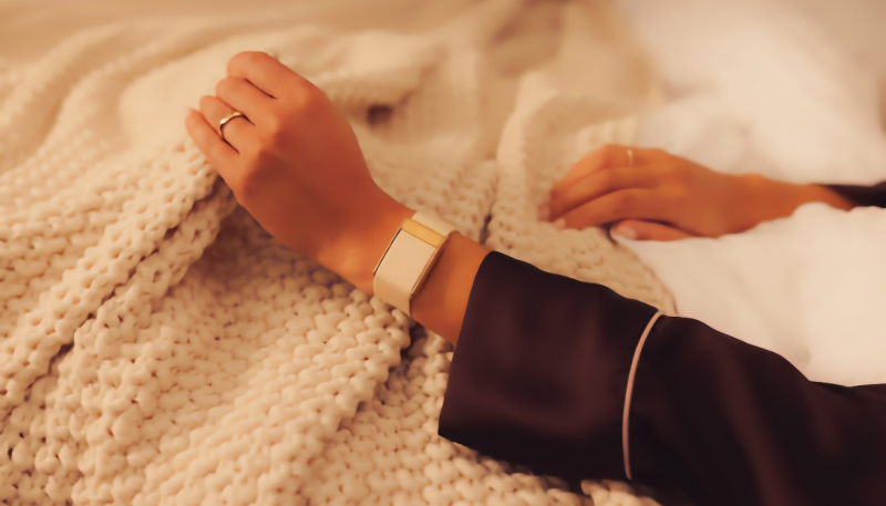 Apple Testing Prototypes of Screenless Fitness Band