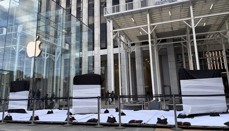 Apple Is Installing Giant iPhone Duo’s Outside of Fifth Avenue Retail Location